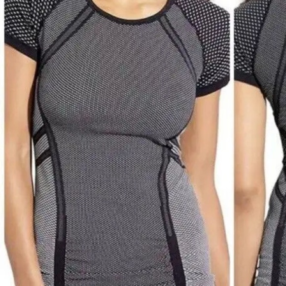 ATHLETA Women’s  Diamond Fastest Track Tee Black/Grey - Picture 1 of 8